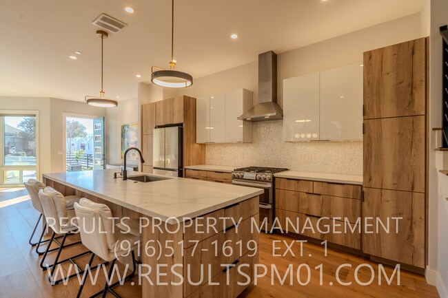 Building Photo - Stunning luxury custom home! 4 bedrooms heart of Fairoaks