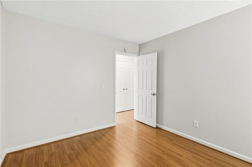 Building Photo - 3447 Kingswood Run