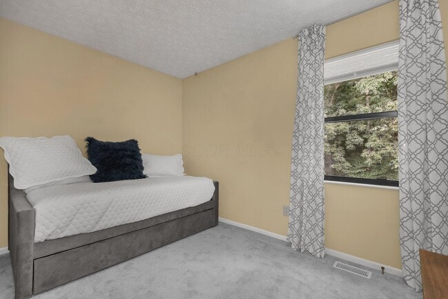 Building Photo - 3084 Highland Park Dr