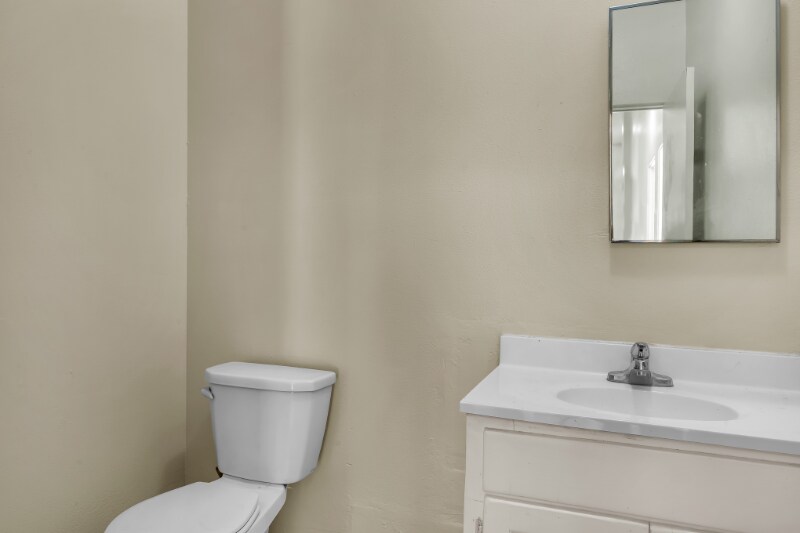 Building Photo - 5869 S Figueroa St