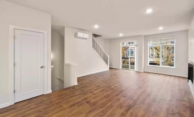 Building Photo - 459 NE Patricia Ann Pl