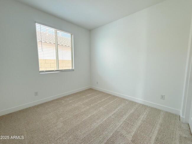 Building Photo - 14807 W Soft Wind Dr
