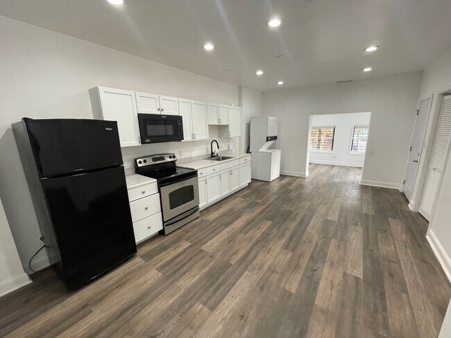 Building Photo - 2930 Baker St