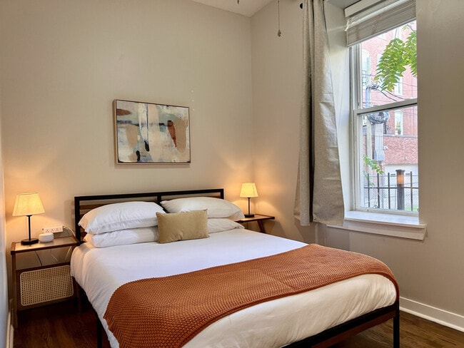 Building Photo - 736 N Throop St