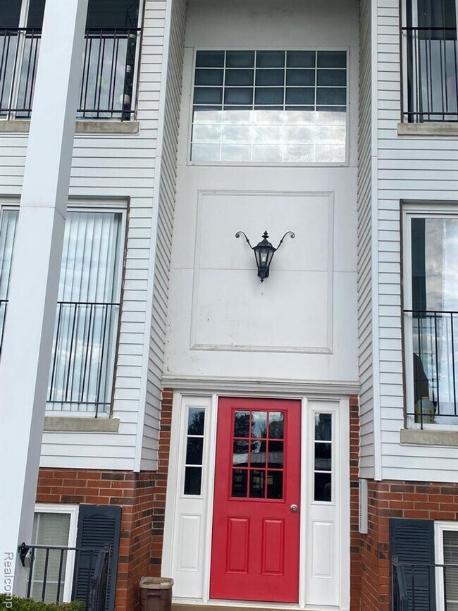 Building Photo - Charming Rochester Condo
