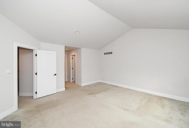 Building Photo - 136 Iron Hill Way