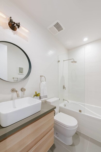 Building Photo - 3429 Larissa Dr