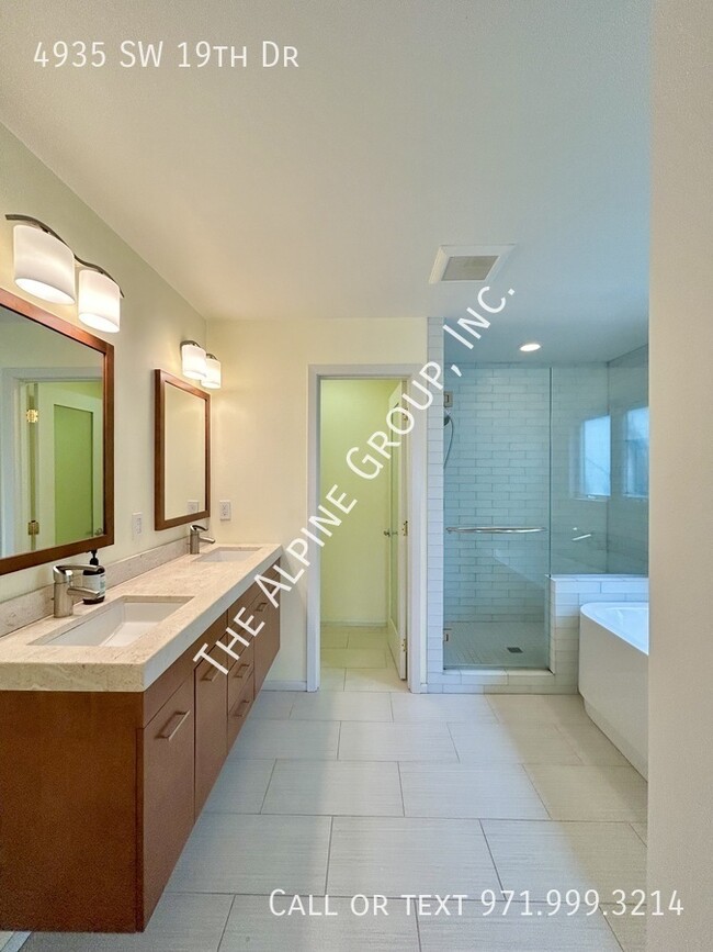 Building Photo - 4935 SW 19th Dr