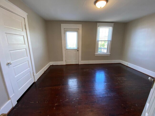 primary bedroom 2 - 1038 Madison St