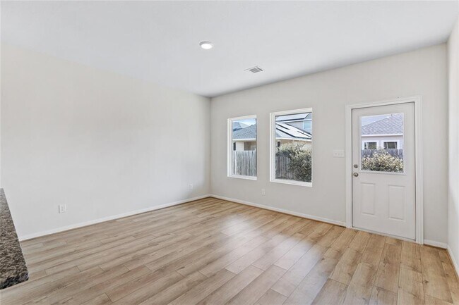 Building Photo - 316 LT Rusty Dr