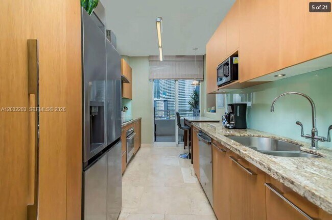 Building Photo - 888 Brickell Key Dr