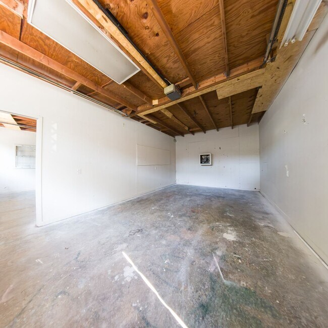 Building Photo - 1250 E 27th St