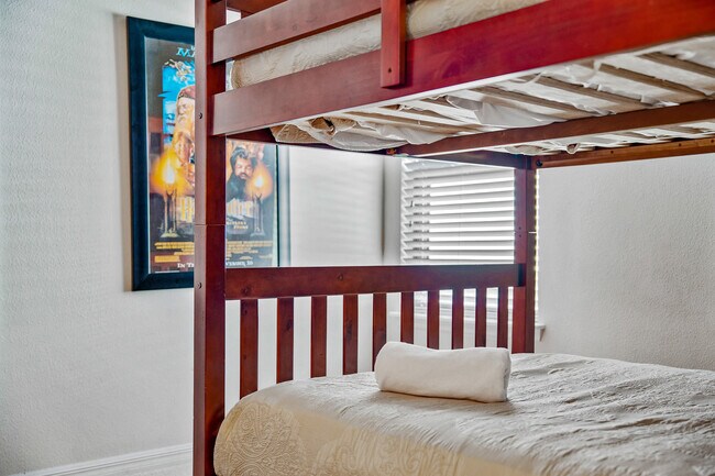 Building Photo - 8845 Rhodes St