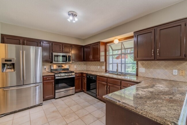 Building Photo - 3 Bed / 2 Bath in Tulsa!