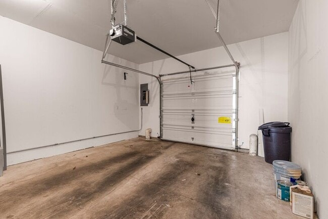 Building Photo - 929 SE Marion St