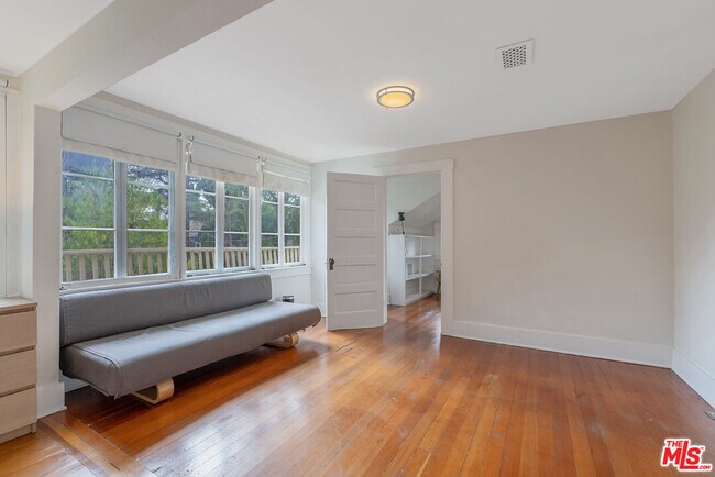 Building Photo - 655 S Hudson Ave
