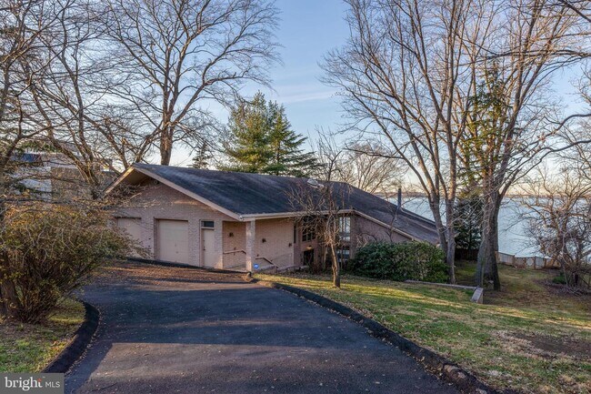 Primary Photo - 10913 Mariner Dr