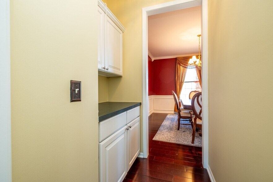 Building Photo - 466 Ivy Ln