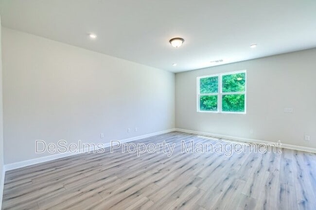 Building Photo - 1120 Chelsea's Wy