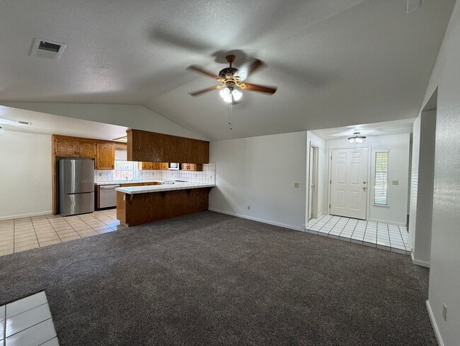 Building Photo - Single Story home in Riverbank's Crossroads Subdivision!