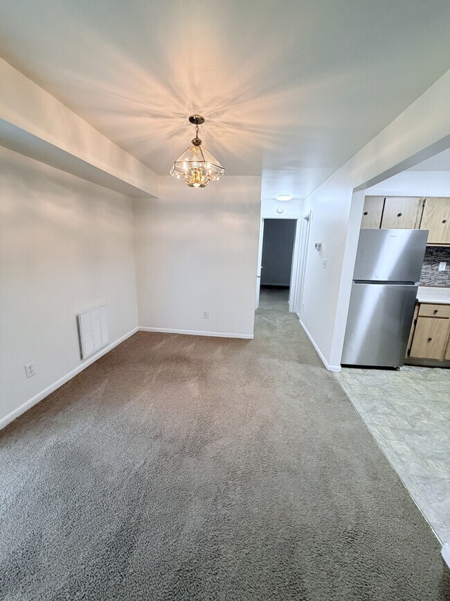 Building Photo - 1022 Adams Ave