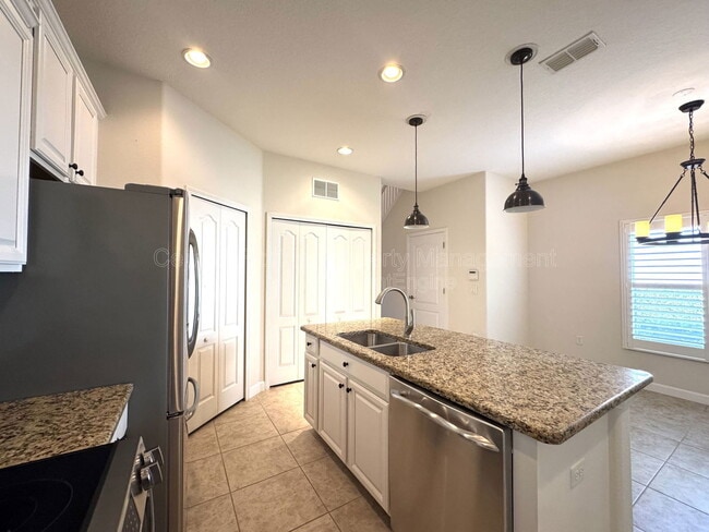 Building Photo - 411 Evening Sky Dr