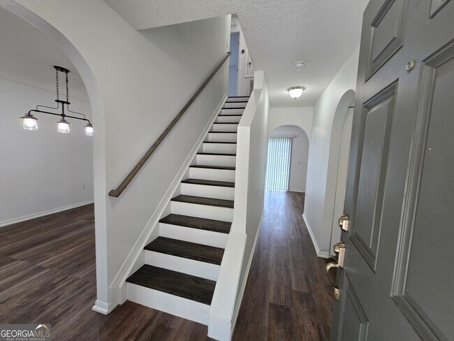 Building Photo - 110 Pine Bluff Blvd W