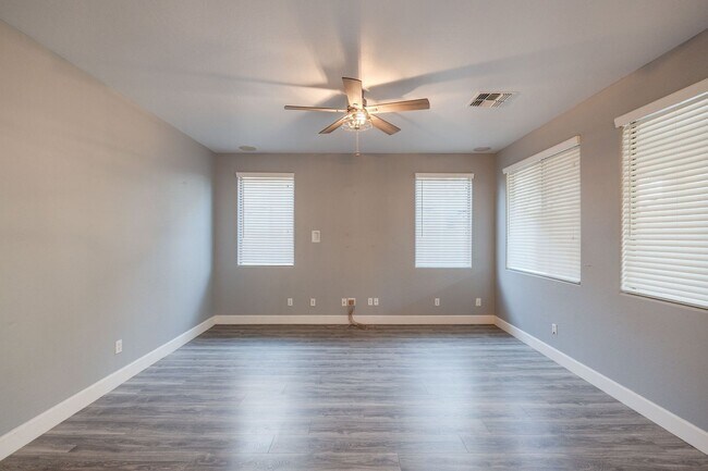 Building Photo - $3,500 For Lease Starting June 1, 2026 4 beds-2.5 Baths 2,421 Sq. Ft.  Amazing Gilbert 85298 Home...