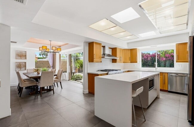 Building Photo - 8101 E Del Timbre Dr