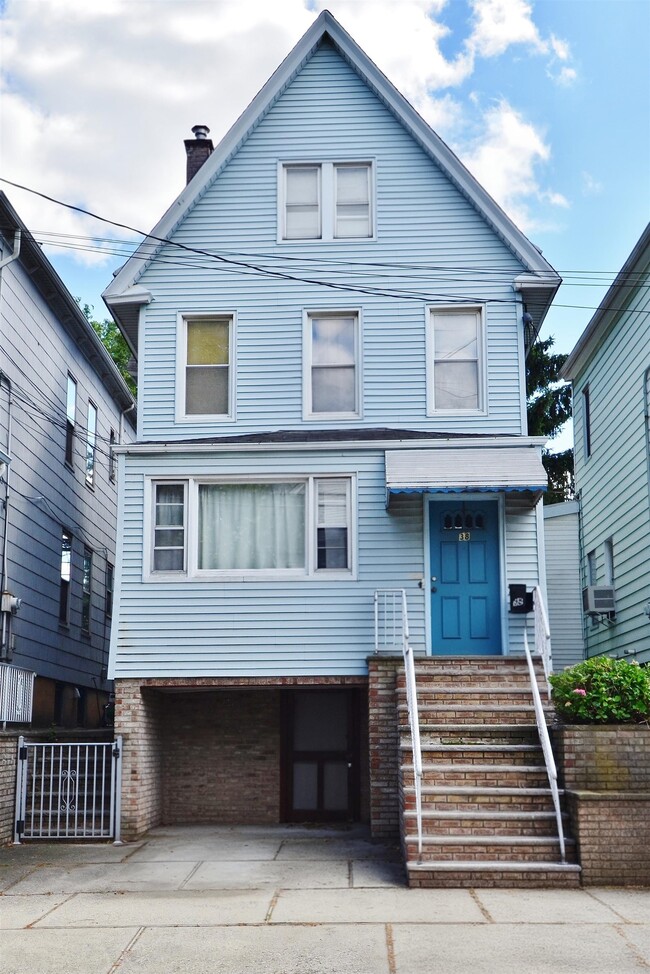 Building Photo - 38 E 41st St