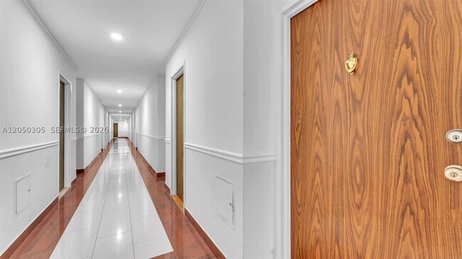 Building Photo - 2899 Collins Ave