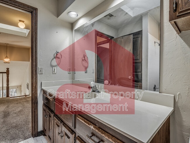 Building Photo - 2704 Silvertree Dr