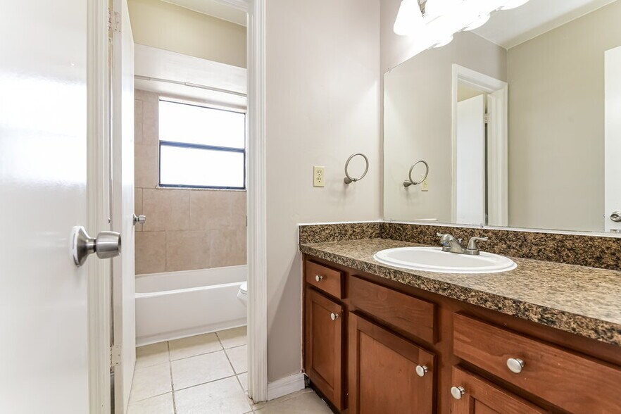 Building Photo - 116 Whitehall Way