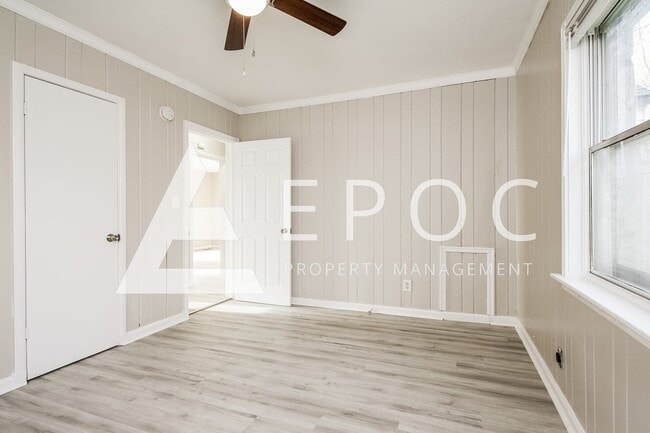 Building Photo - 817 N Gary Ave