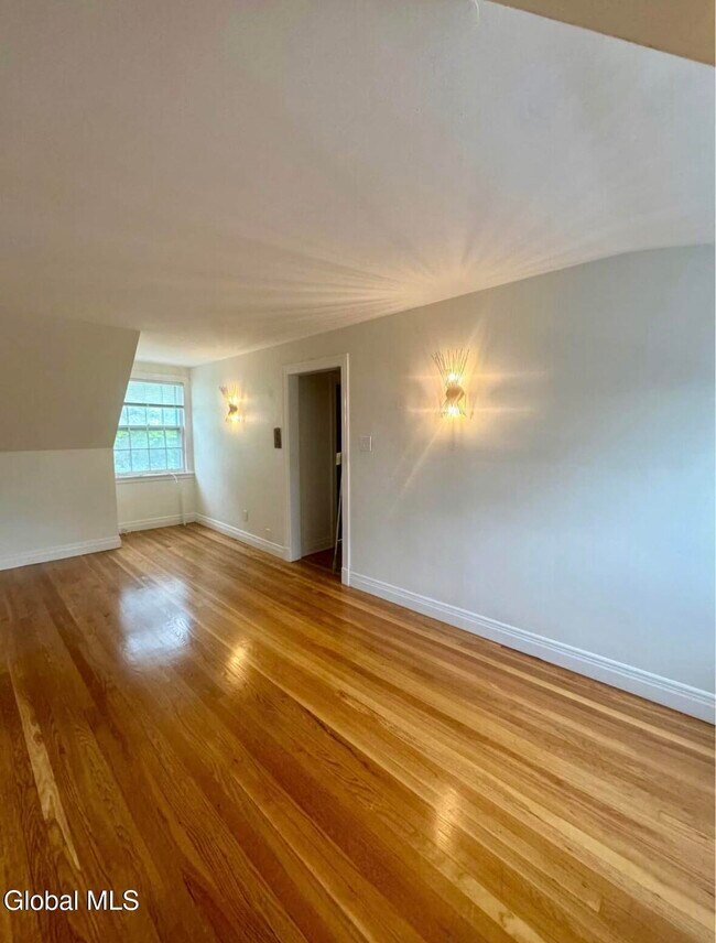 Building Photo - 612 Union St