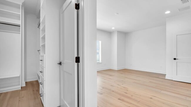 Building Photo - Gorgeous Brand New Custom 4/3.5 Townhomes ...