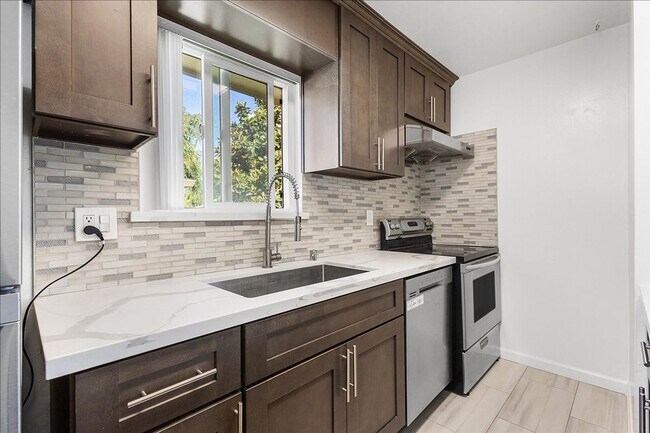 Building Photo - 34842 Starling Dr