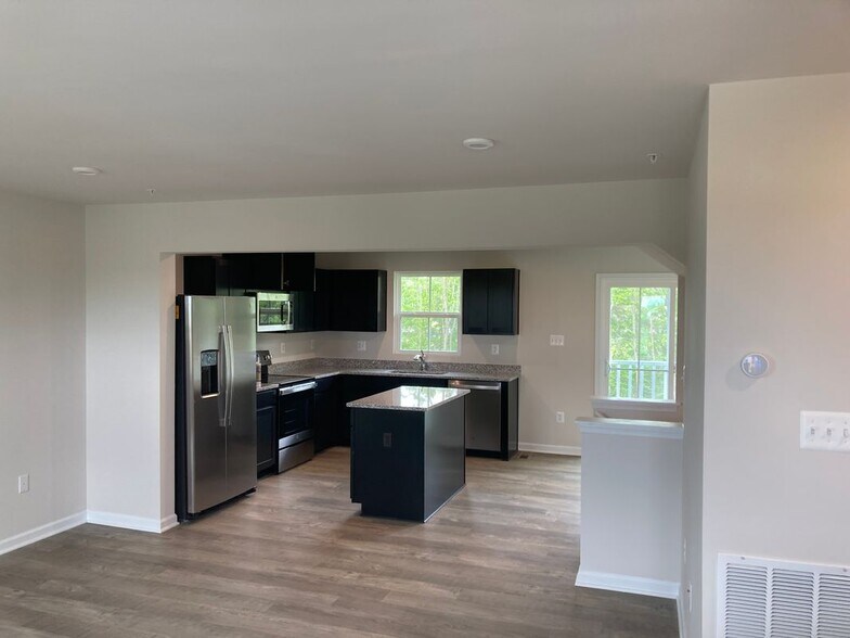 Building Photo - 202 Red Bill Ln