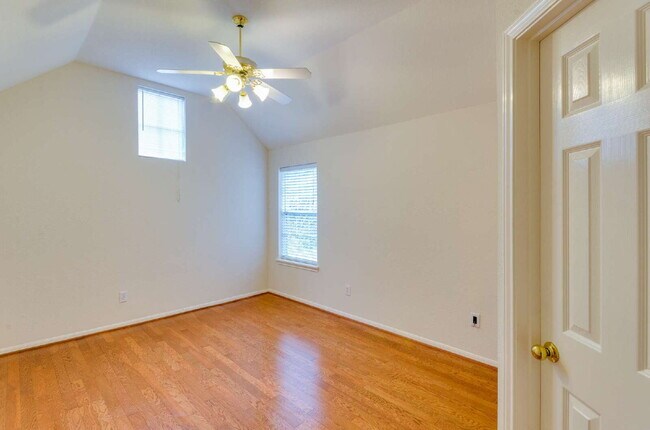 Building Photo - Spacious 5-Bedroom Home in Brazos Landing!