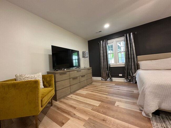 Building Photo - 3 bedroom, 2 bath, unfurnished or furnishe...