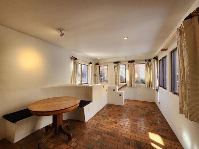 Building Photo - 602 Griffin St