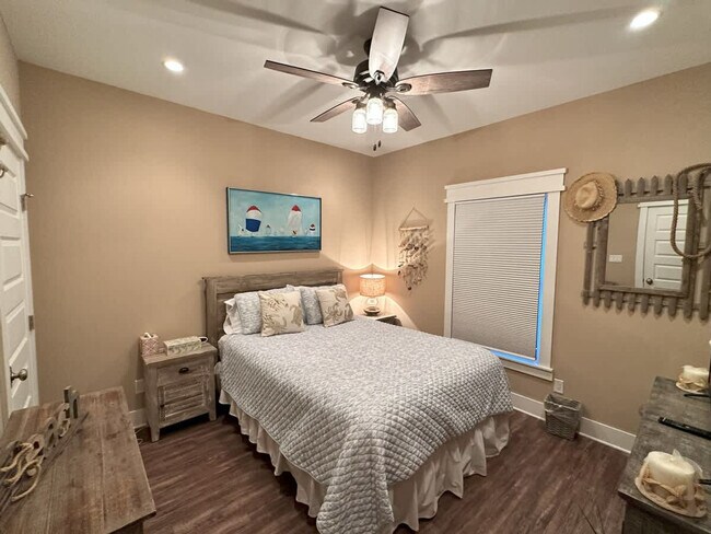 Building Photo - 1113 Pompano Ave