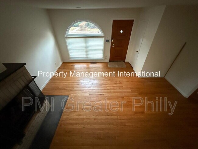 Building Photo - 864 Beechwood Rd