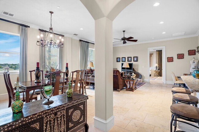 Building Photo - 6601 Mediterranean Dr