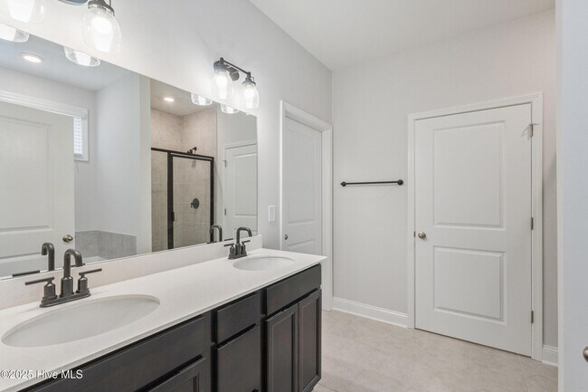 Building Photo - 570 Tullimore Ln