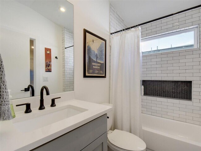 Building Photo - 1411 Cometa St