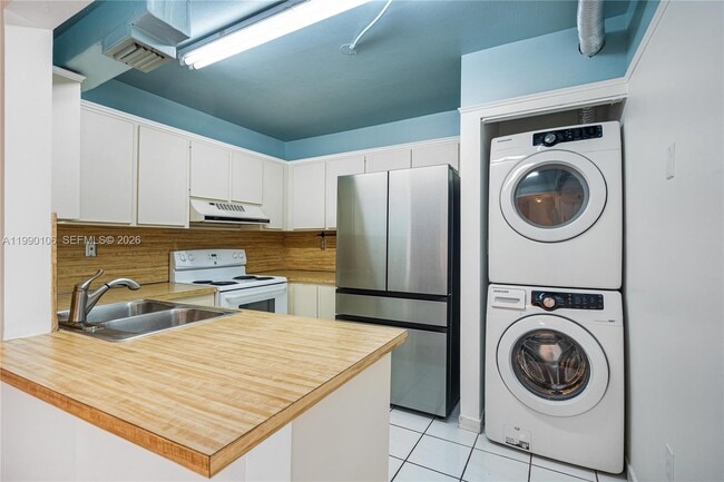 Building Photo - 495 W Park Dr