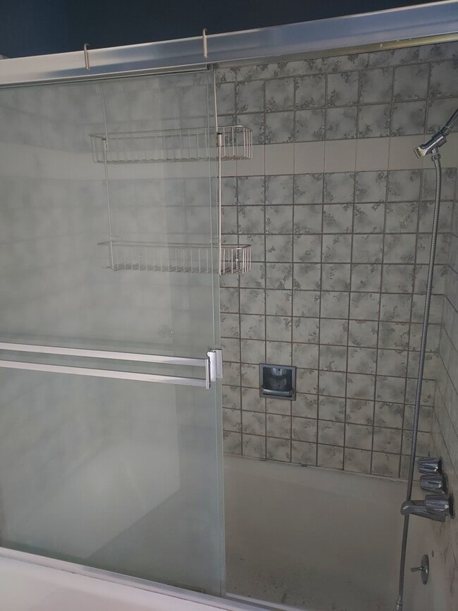 Building Photo - 3453 NW Thurman St