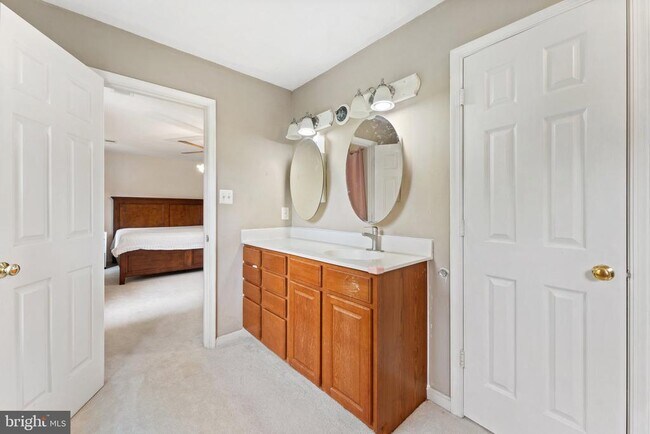 Building Photo - 8000 Sandburg Ct