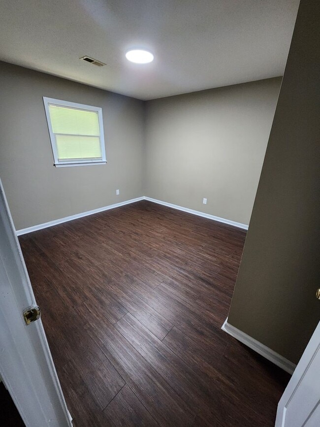 Building Photo - 314 Brookside Dr